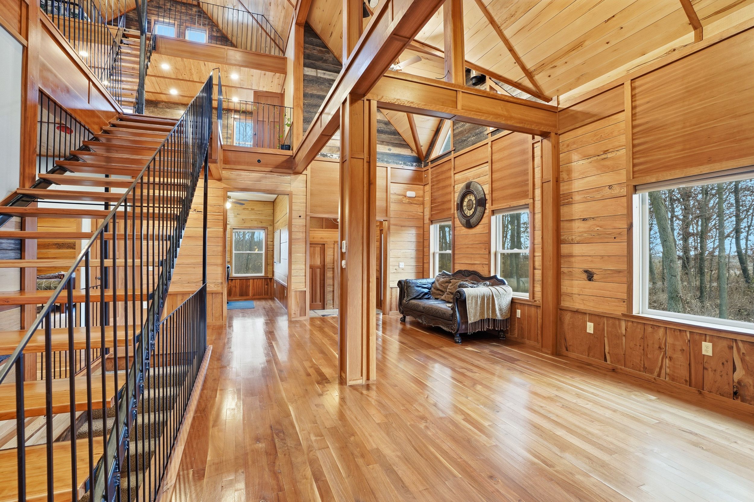 Listing Photo: 3300 Underwood Ave 0002-